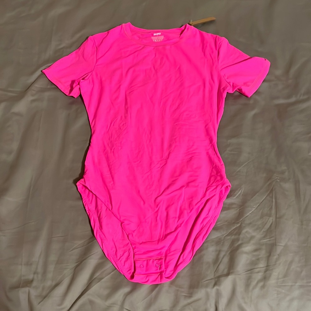 COPY - SKIMS FITS EVERYBODY T-SHIRT BODYSUIT